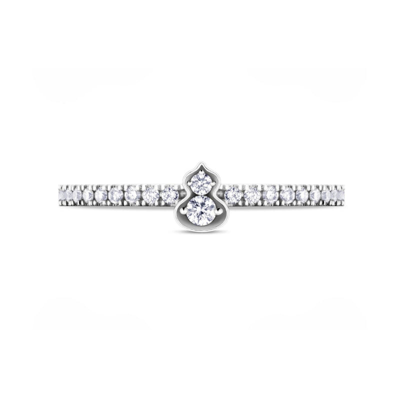 Wulu Mini Solitaire Ring in 18K White Gold Set with Diamonds