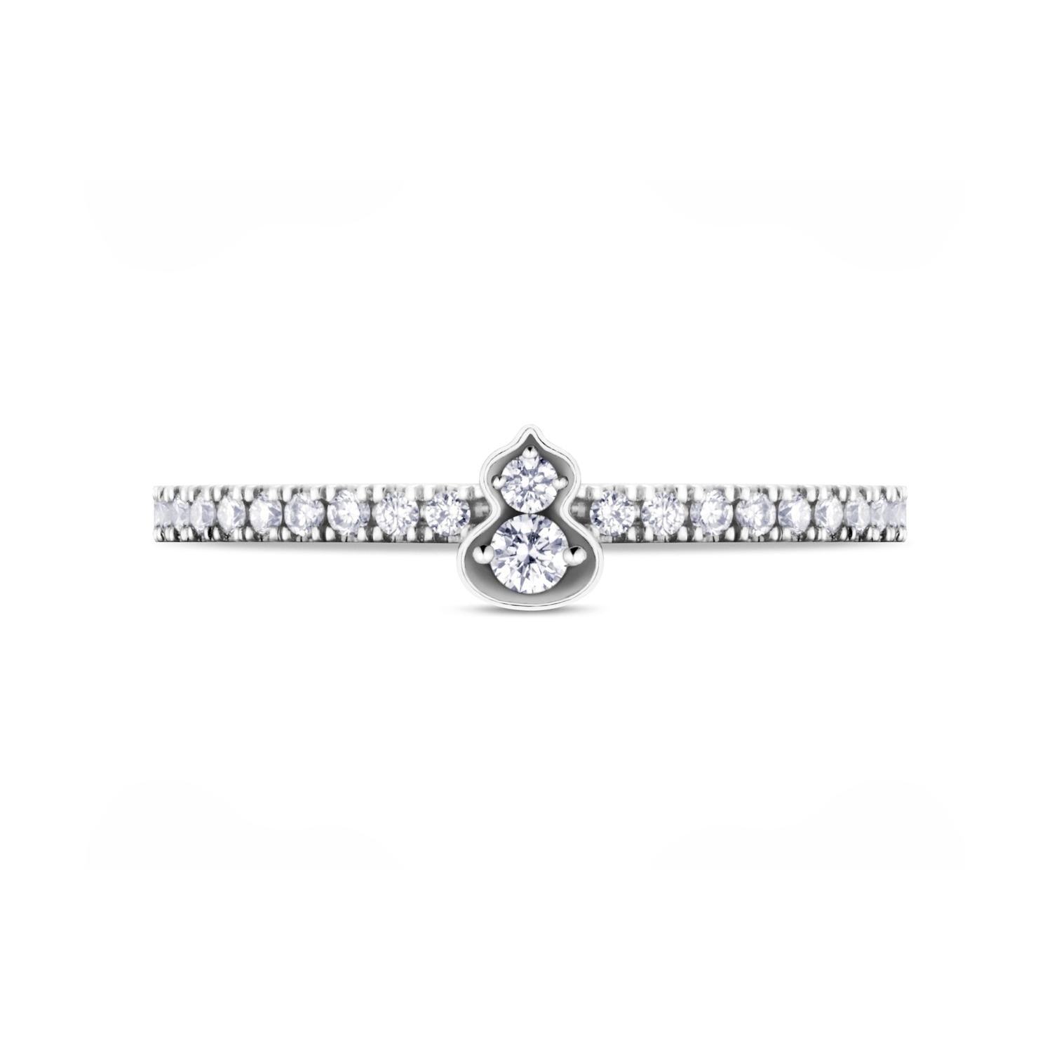 Wulu Mini Solitaire Ring in 18K White Gold Set with Diamonds