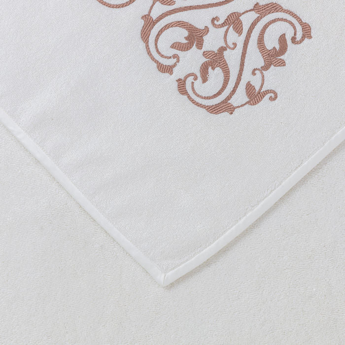 ORNATE MEDALLION EMBROIDERED GUEST TOWEL